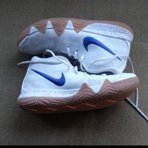 Kyrie 4 size 10.5